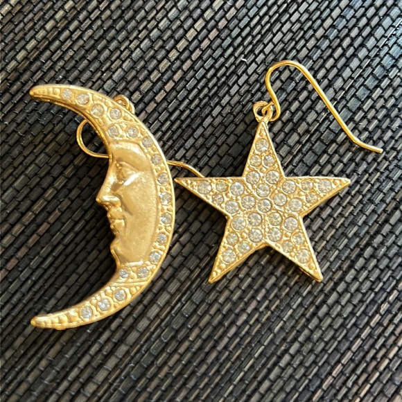 VTG Star and Moon Rhinestone Earrings, gold color - Picture 3 of 8